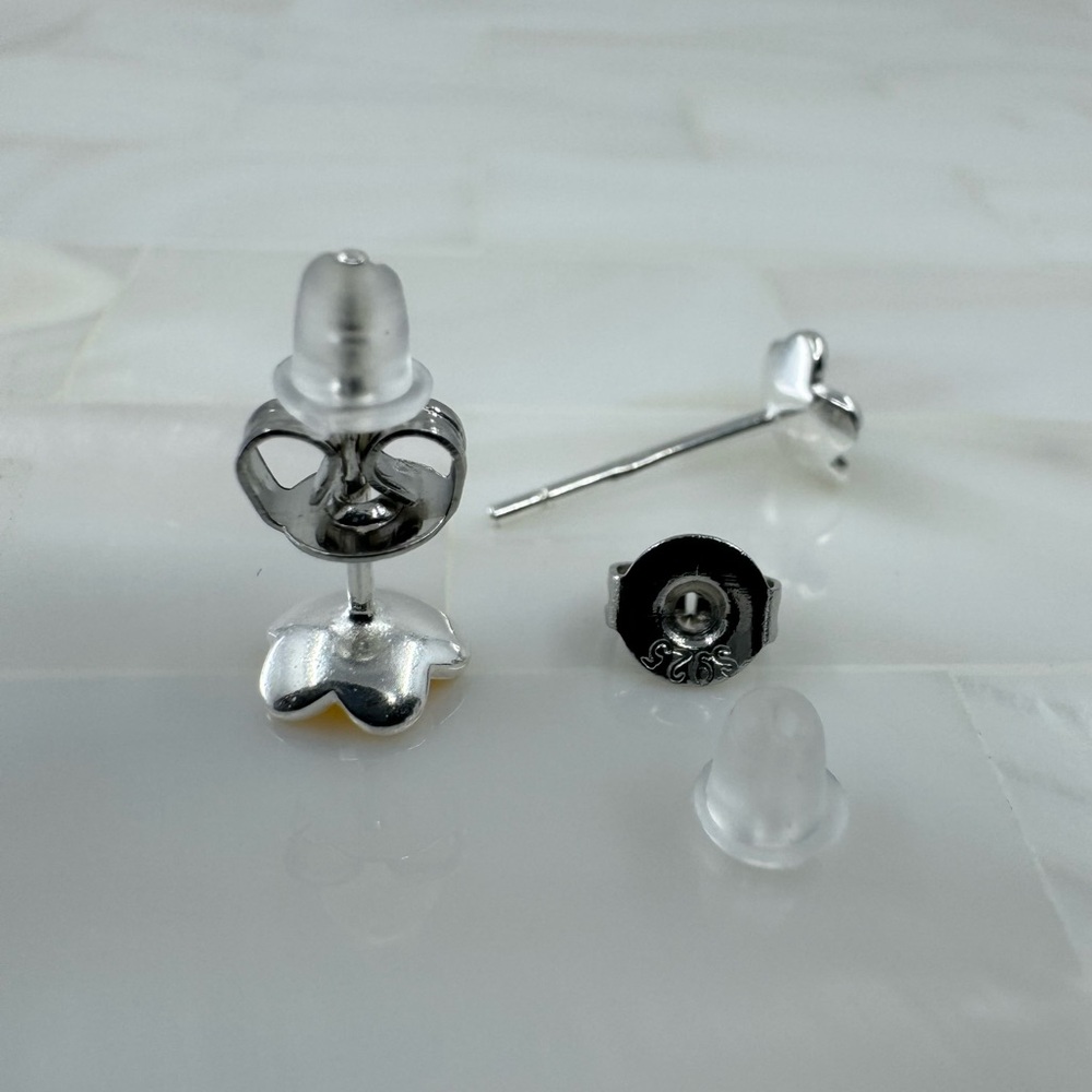 2/$30 Genuine 925 Sterling Silver Tiny Flower Stud Earrings Blue & Yellow - Picture 6 of 7
